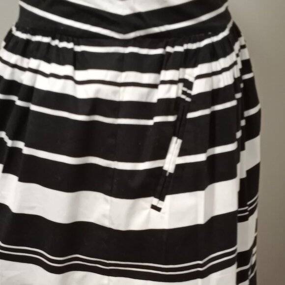 BANANA REPUBLIC BLACK AND WHITE STRIPED MINI SKIRT WITH POCKETS WOMENS SIZE 6 - Picture 7 of 9